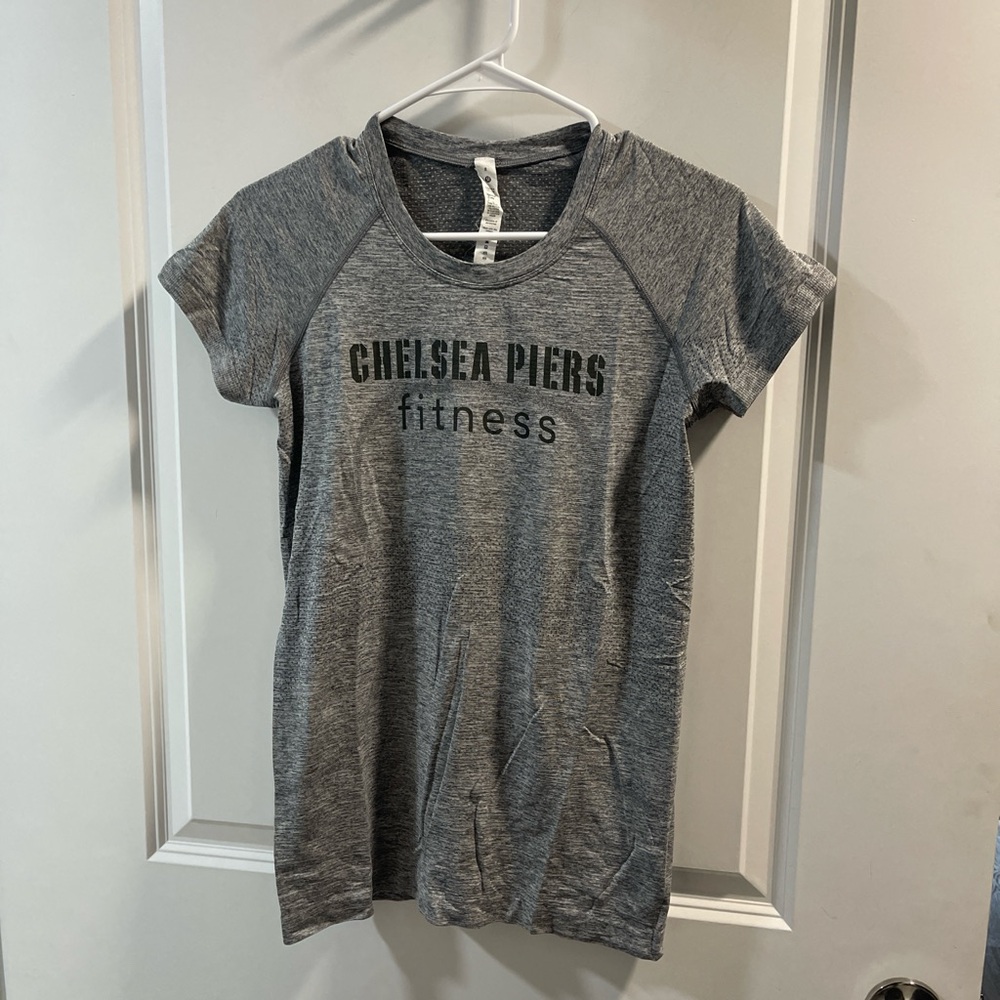 Lululemon Swiftly T-Shirt Size 8 Very Good Condition